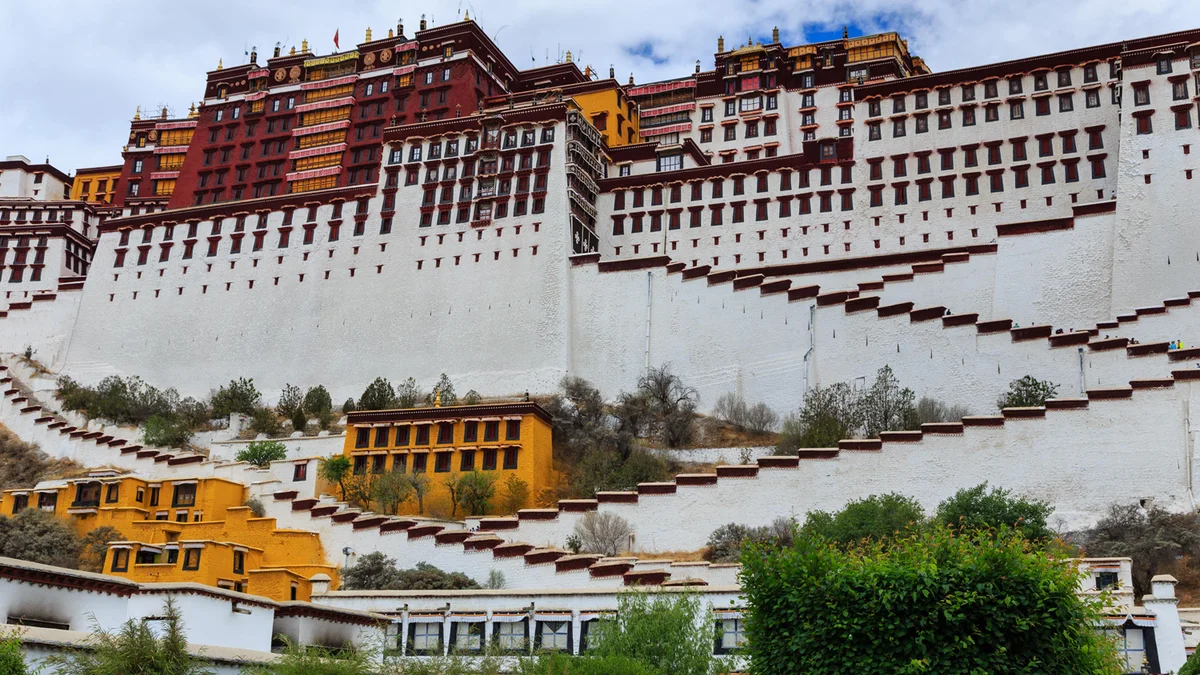 Lhásza: a Dzsokhang kolostor és a Potala-palota