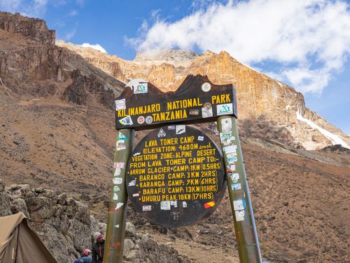 Megmásztam a Kilimandzsárót! – 3. nap: Shira tábor (3850 m) – Lávatornyok (4640 m) – Barranco tábor (3985 m)
