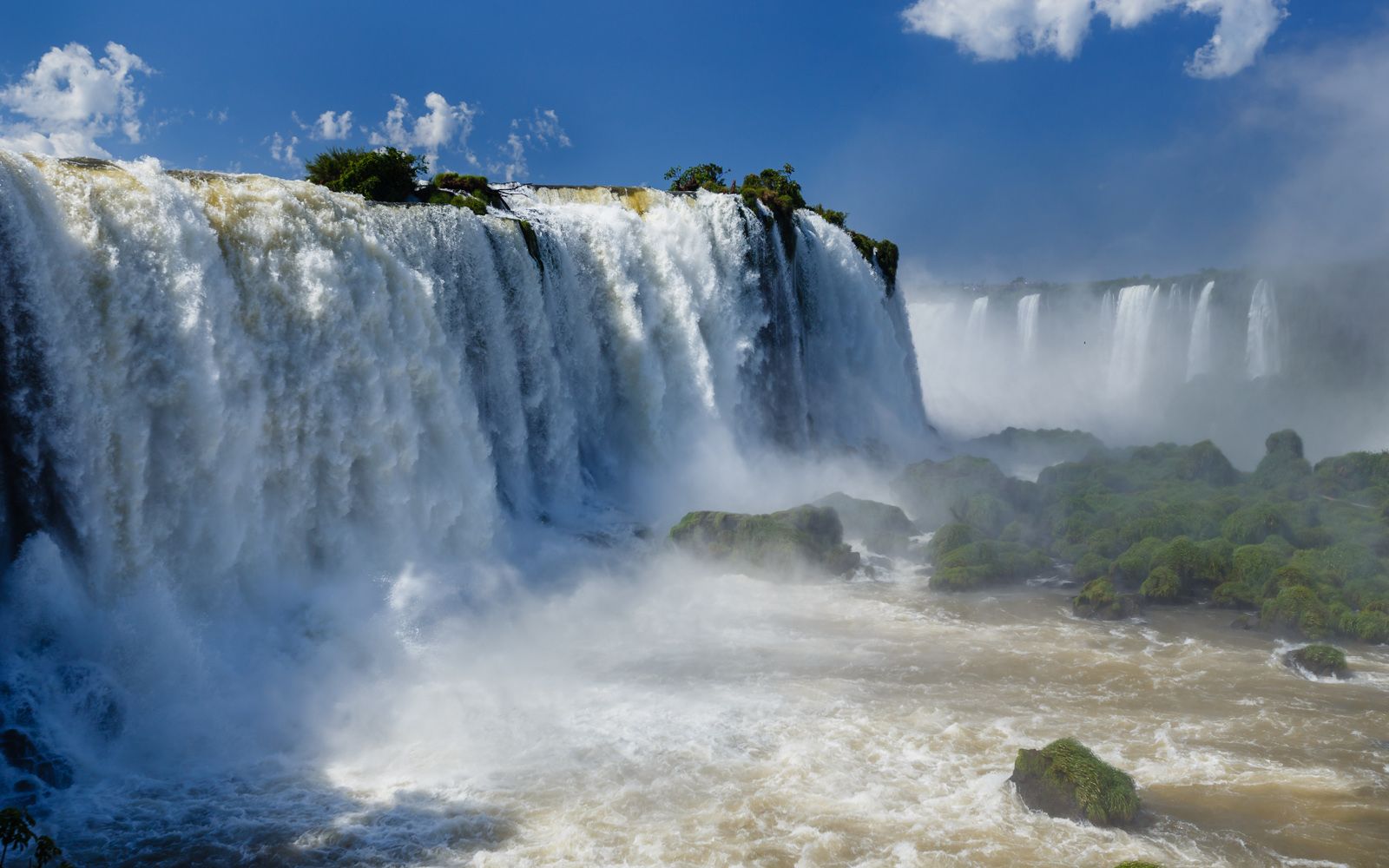 Kalandtúra Tűzföldtől Patagóniáig – 7. rész: Utazás az Iguazú vízfüggönye körül