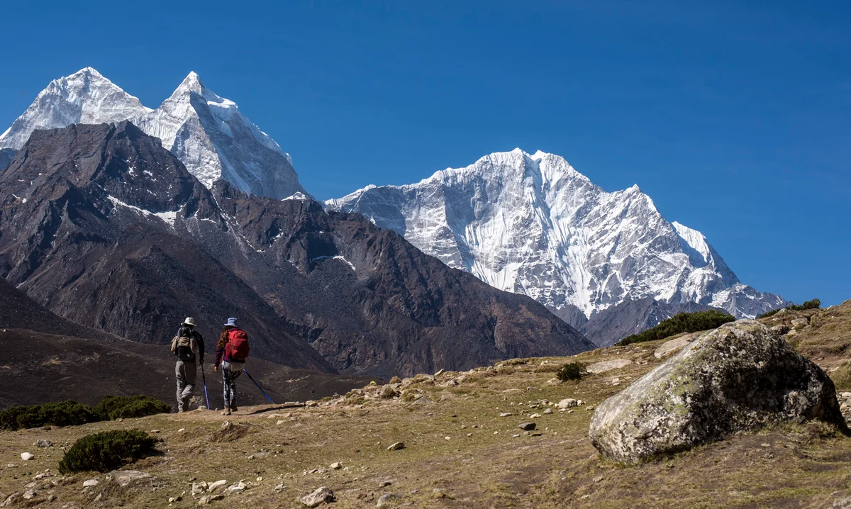 Dingboche (4410 m) – Tengboche (3867 m) – Namche Bazaar (3440 m)