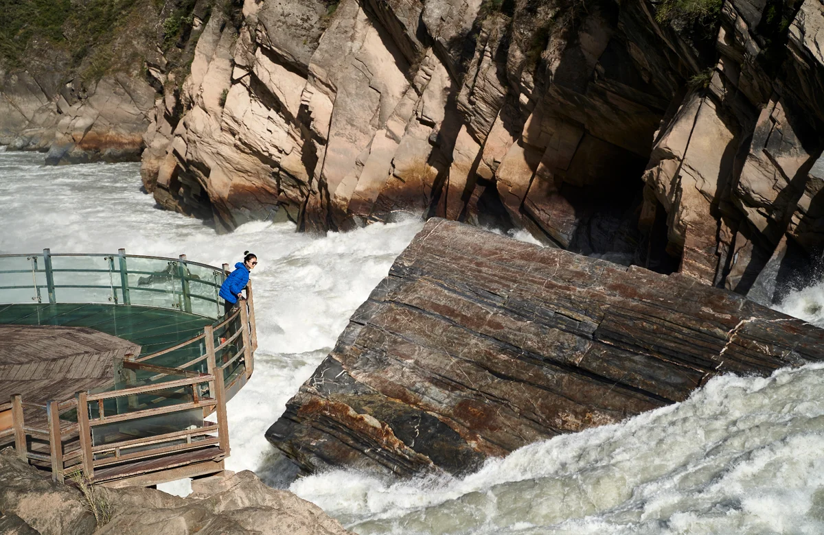 Lijiang – Hunan: Shigu – Tiger Leaping-szurdok (2600 m) – Tibet: Dukezong (3300 m)