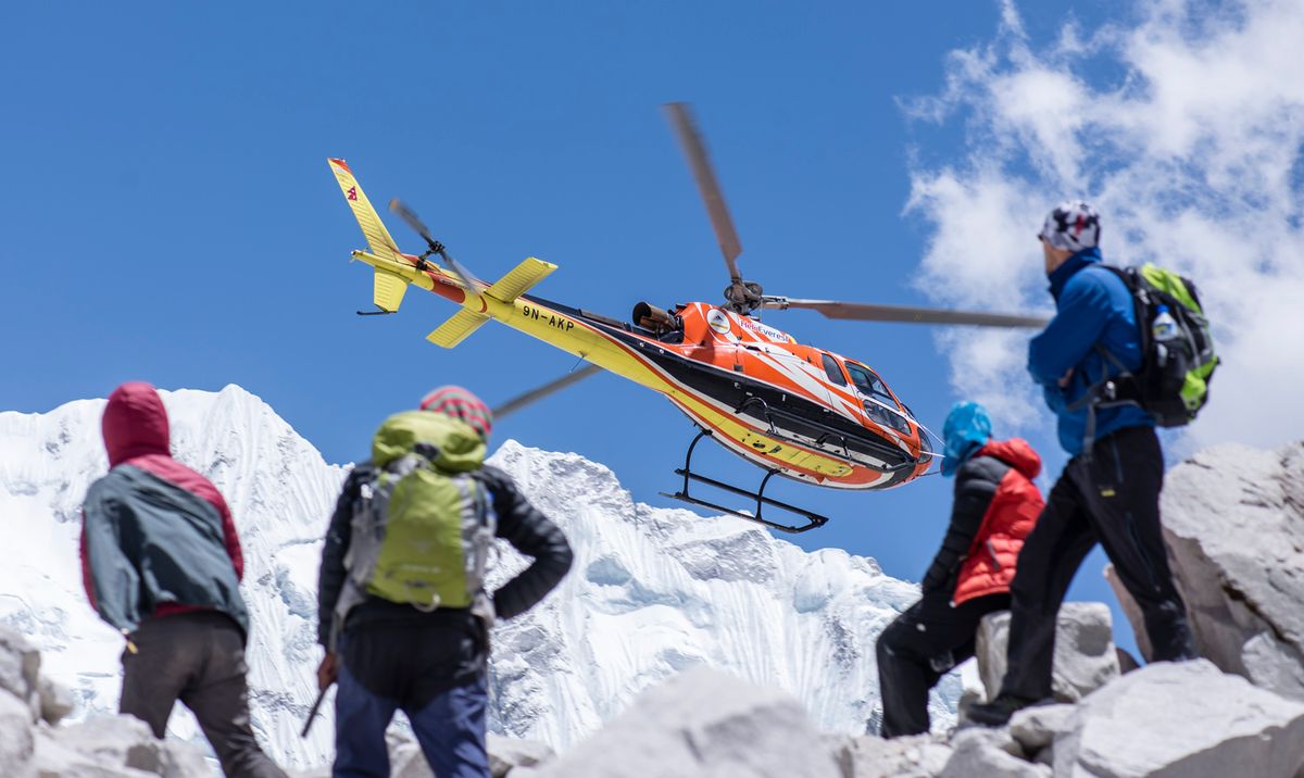 Lukla (2800 m) – Katmandu (1400 m)