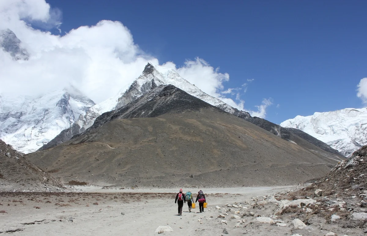 Dingboche (4360 m) – Chukung (4750 m)