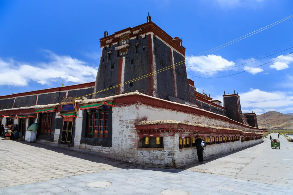 Gyance (3950m) – Sigace (3850 m) – Tasilhünpo kolostor – Szákja (4320 m)