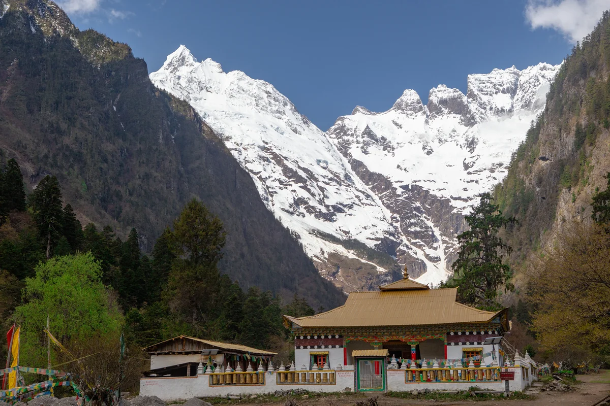 Yubeng falu (3200 m) – Shenpu-vízesés túra (3657 m)