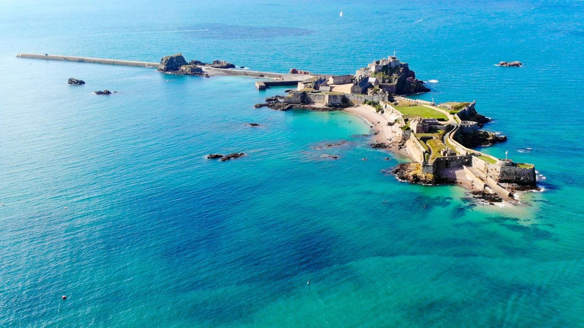 Guernsey-sziget – Jersey-sziget – hazautazás