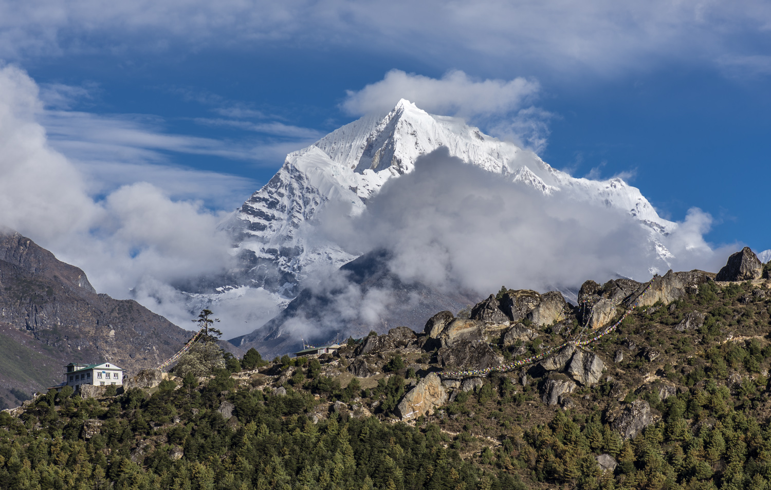 Mesék a Mount Everest alaptábor túráról – 1. rész: Úton a serpák fővárosába, Namche Bazaarba 