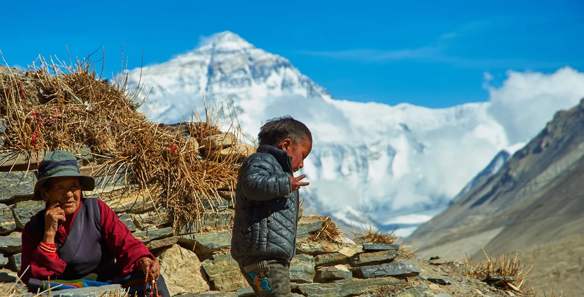 Szákja (4320 m) – Szákja kolostor – Csomolungma Nemzeti Park – Rongbuk (5000 m) – Everest alaptábor (5200 m)