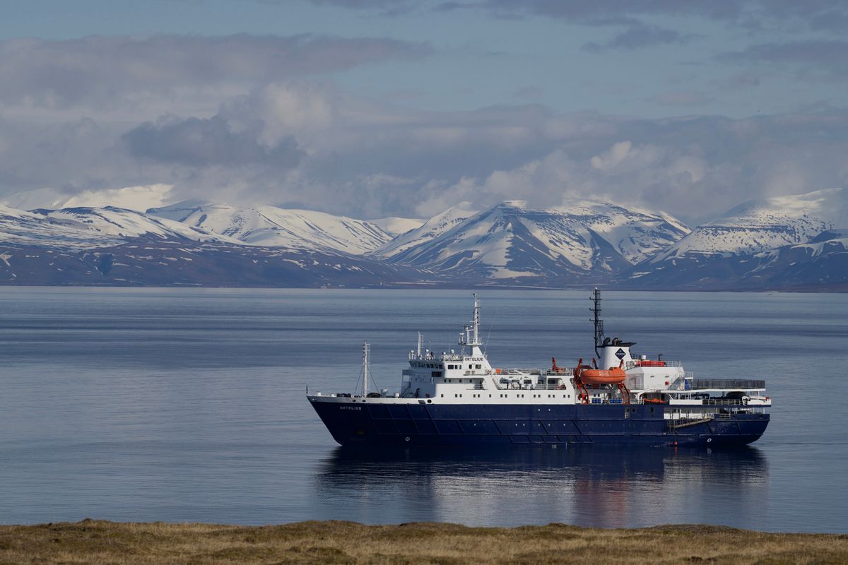 Spitzbergák: Longyearbyen – Isfjord